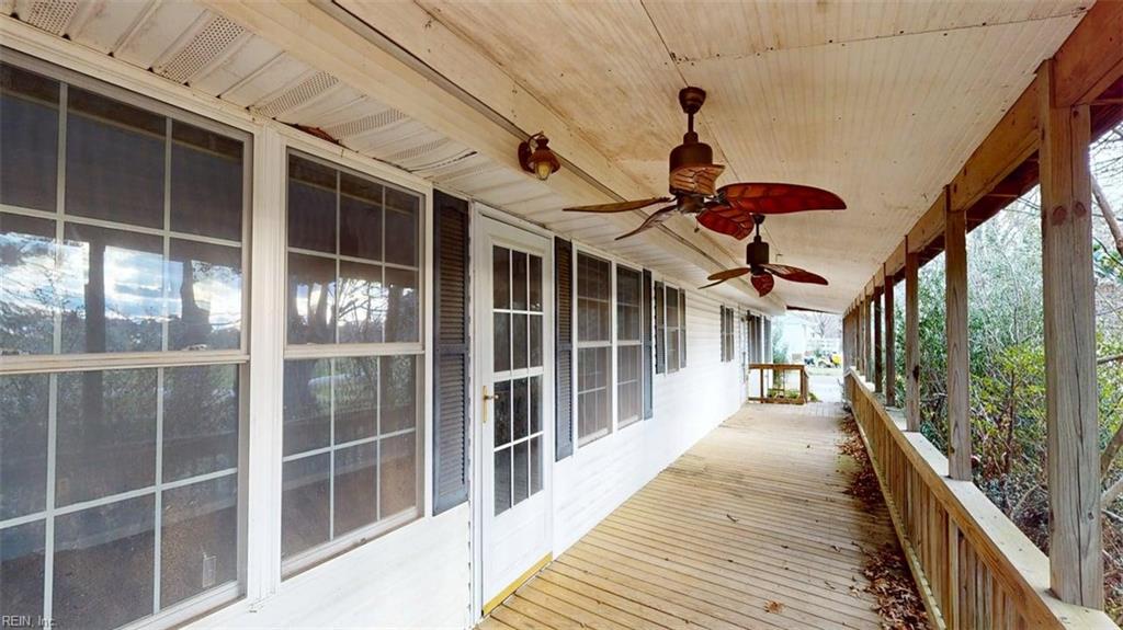 1678 Fitchetts Warf Rd Property Photo 2