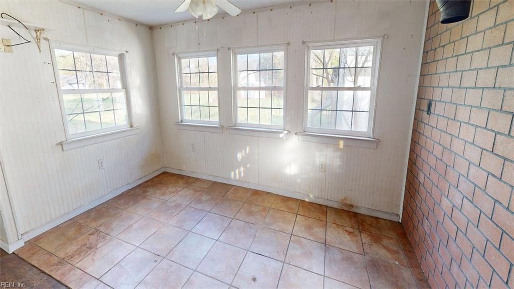 1678 Fitchetts Warf Rd Property Photo 3