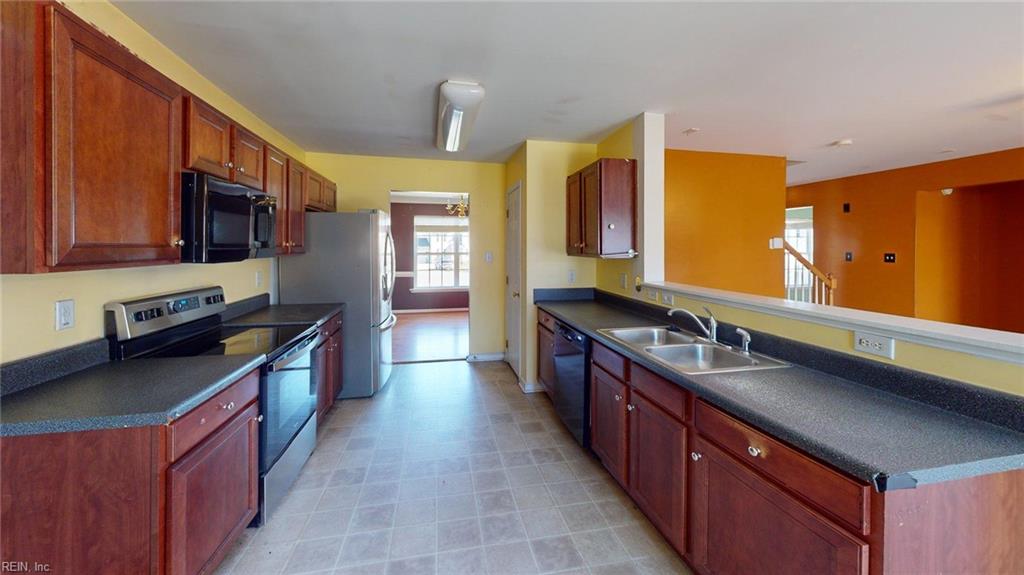 8212 Heather Ridge Ct Property Photo 4