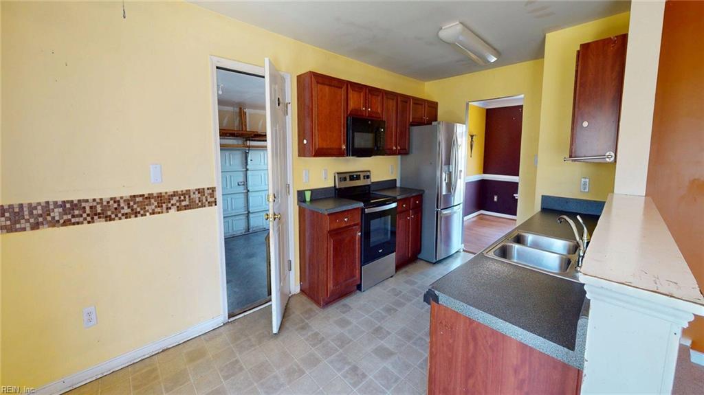 8212 Heather Ridge Ct Property Photo 8