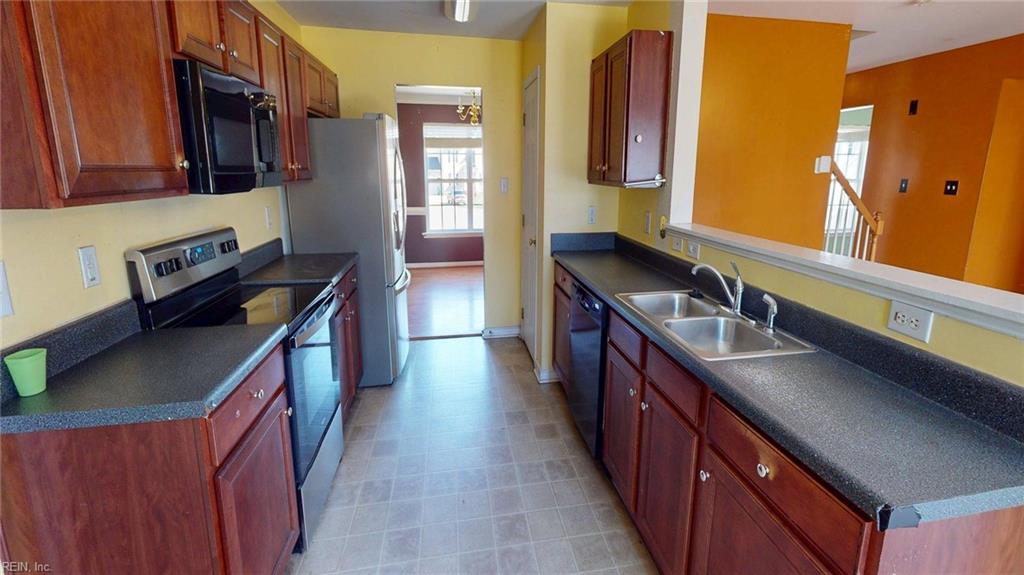 8212 Heather Ridge Ct Property Photo 9