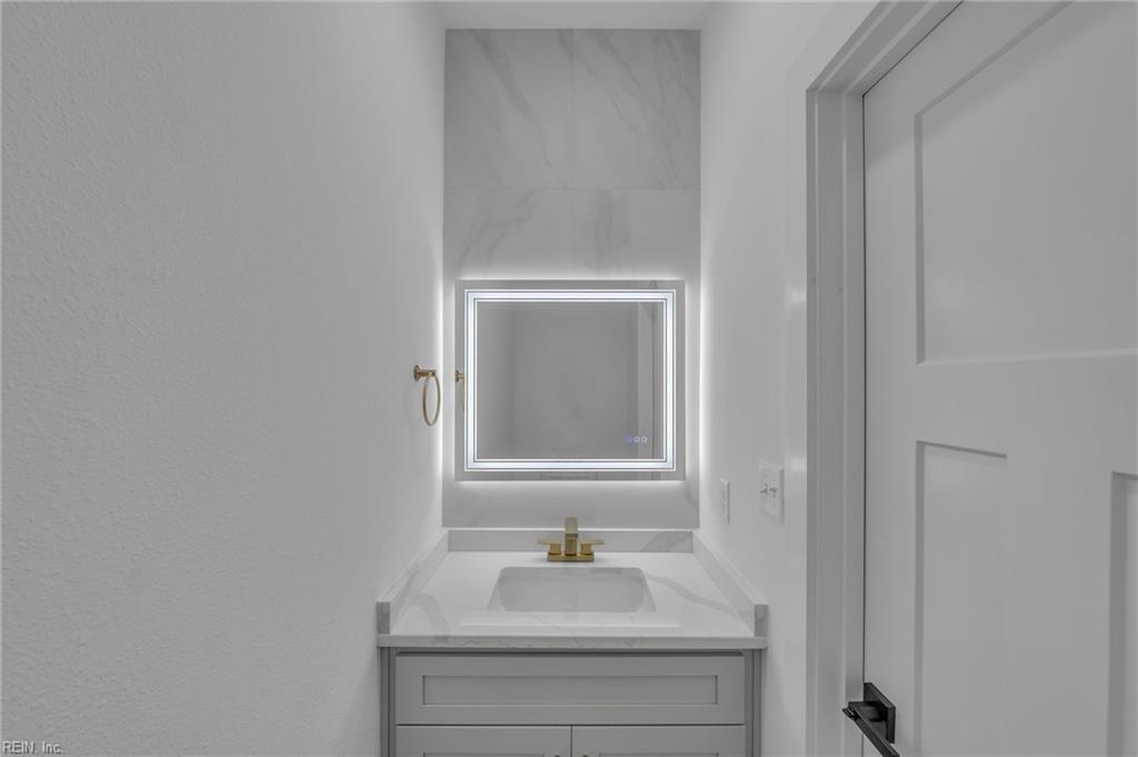 1145 29 St Property Photo 23
