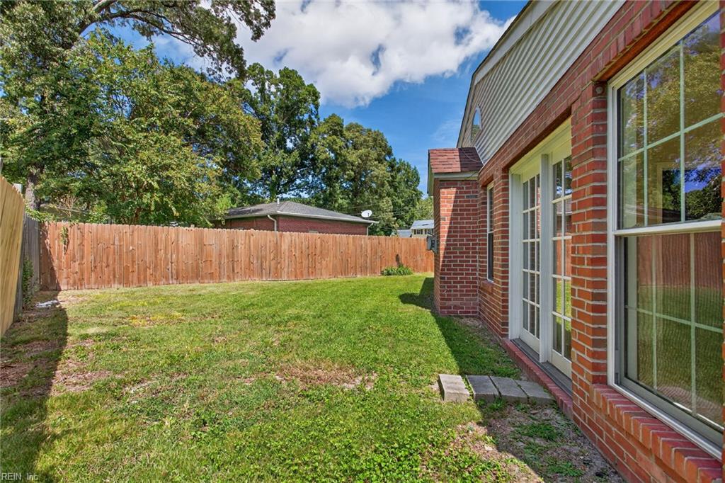 5480 Bayberry Dr Property Photo 3