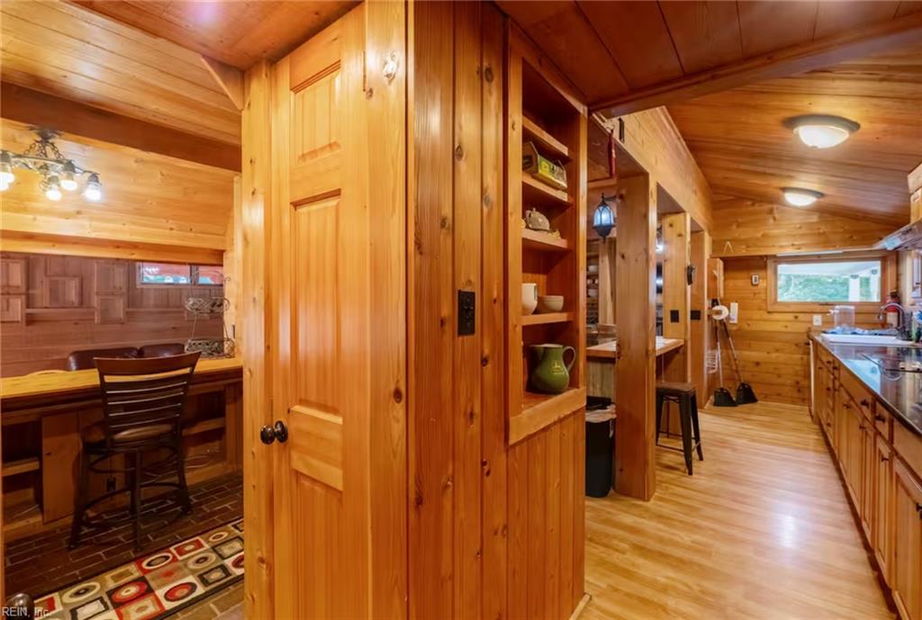 1058 Pine Log Rd Property Photo 10
