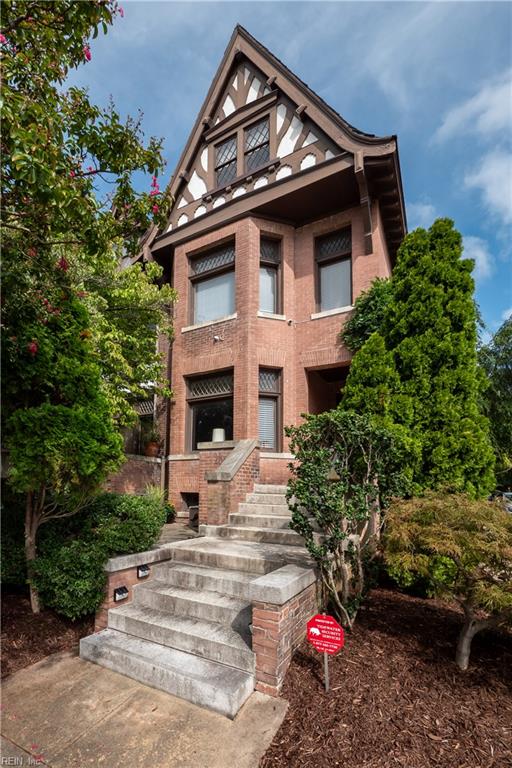 406 Mowbray Arch Property Photo 1