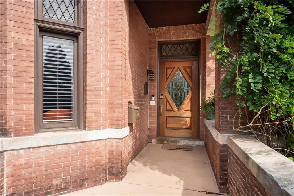 406 Mowbray Arch Property Photo 5