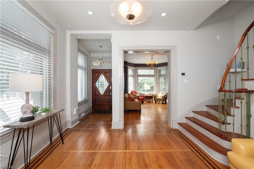 406 Mowbray Arch Property Photo 8