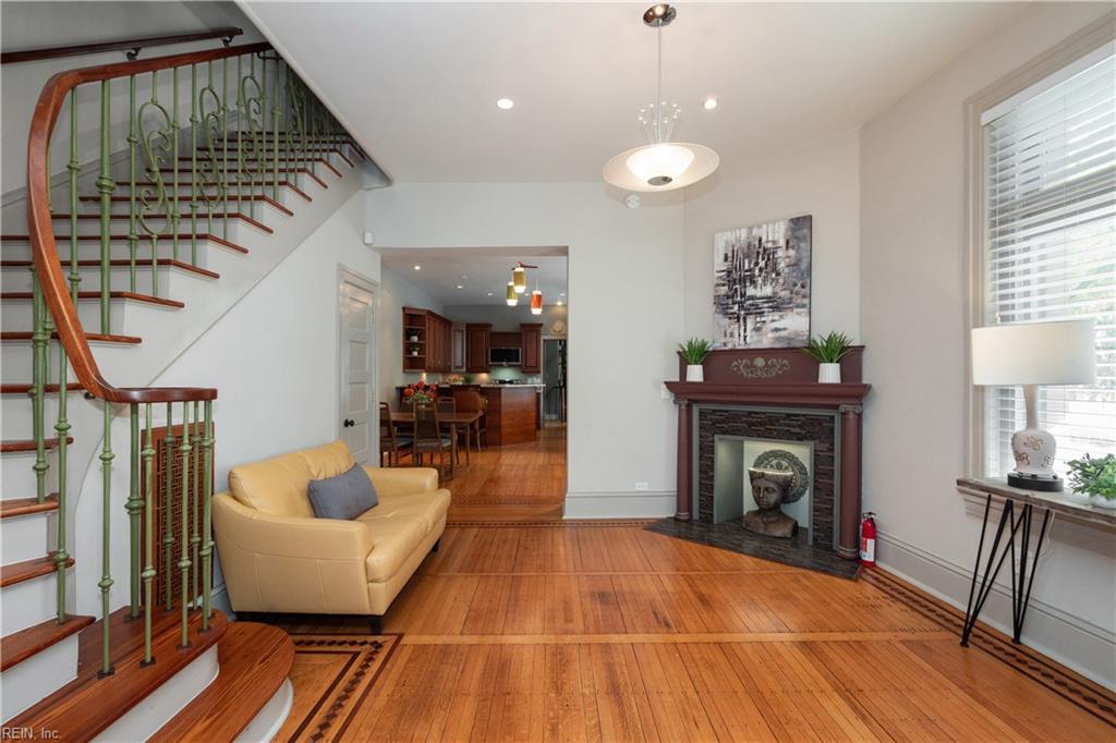 406 Mowbray Arch Property Photo 9