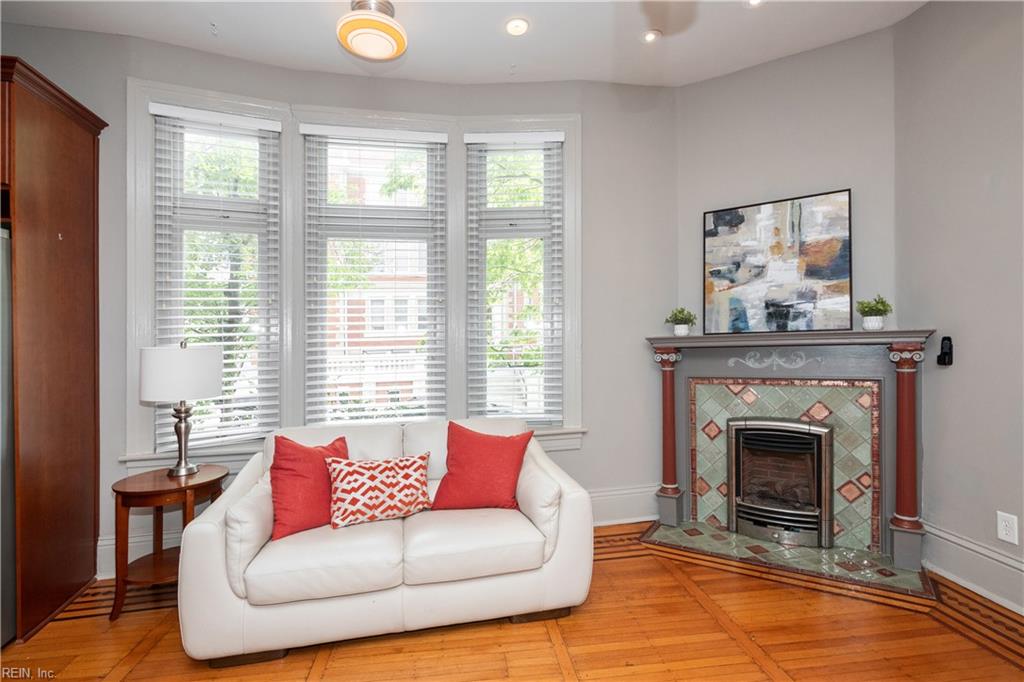 406 Mowbray Arch Property Photo 12