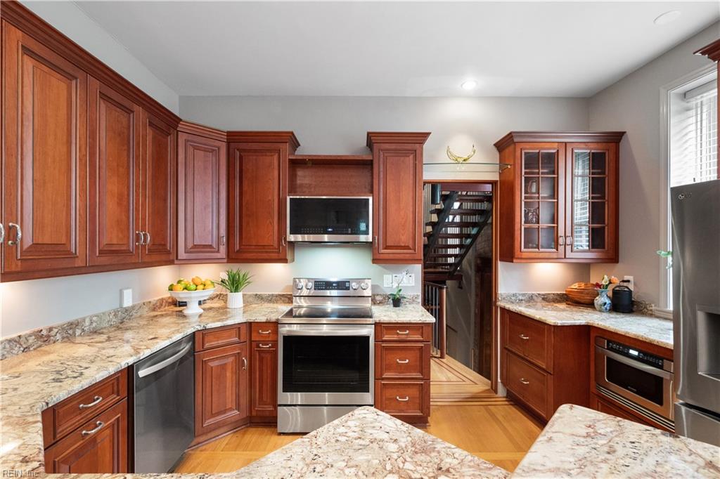 406 Mowbray Arch Property Photo 15