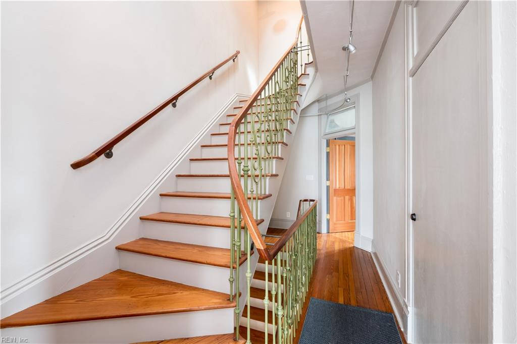406 Mowbray Arch Property Photo 29