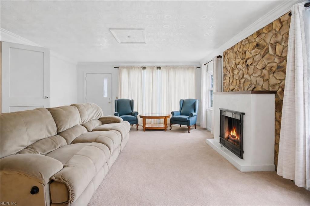 135 Howe St Property Photo 3