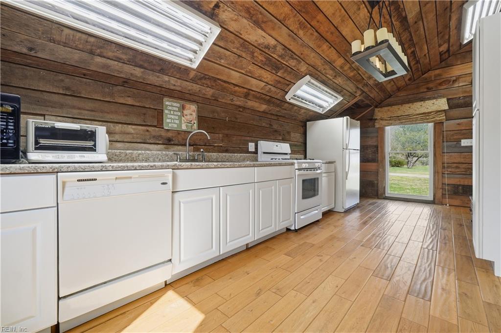 1548 Cherry Grove Rd N Property Photo 36