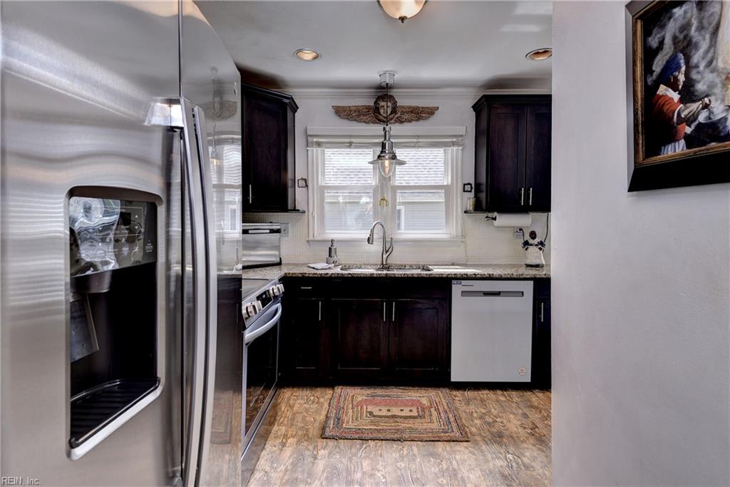 4906 Abbotsford Mews Property Photo 11