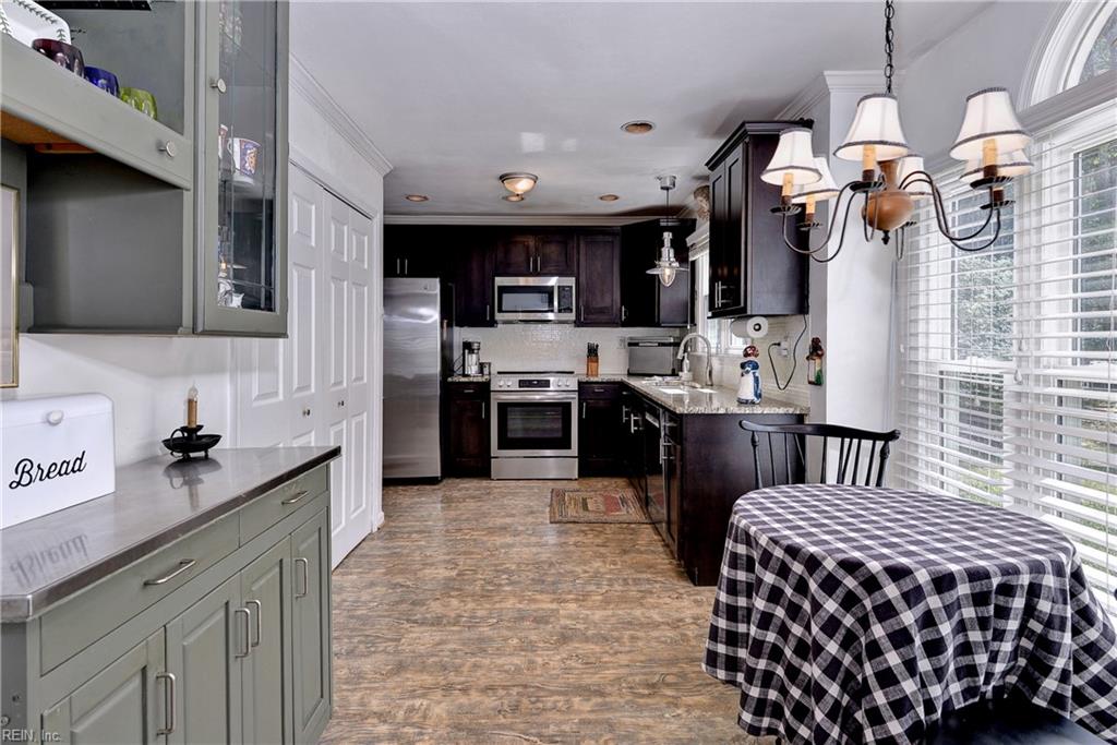 4906 Abbotsford Mews Property Photo 15