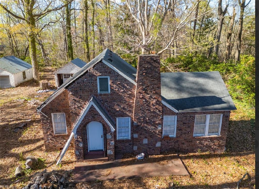 2128 Laskin Rd Property Photo 1