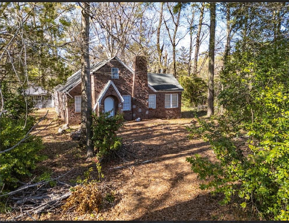 2128 Laskin Rd Property Photo 2