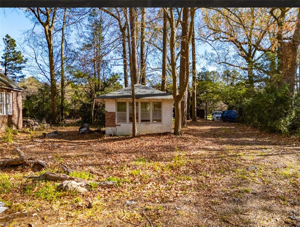 2128 Laskin Rd Property Photo 3