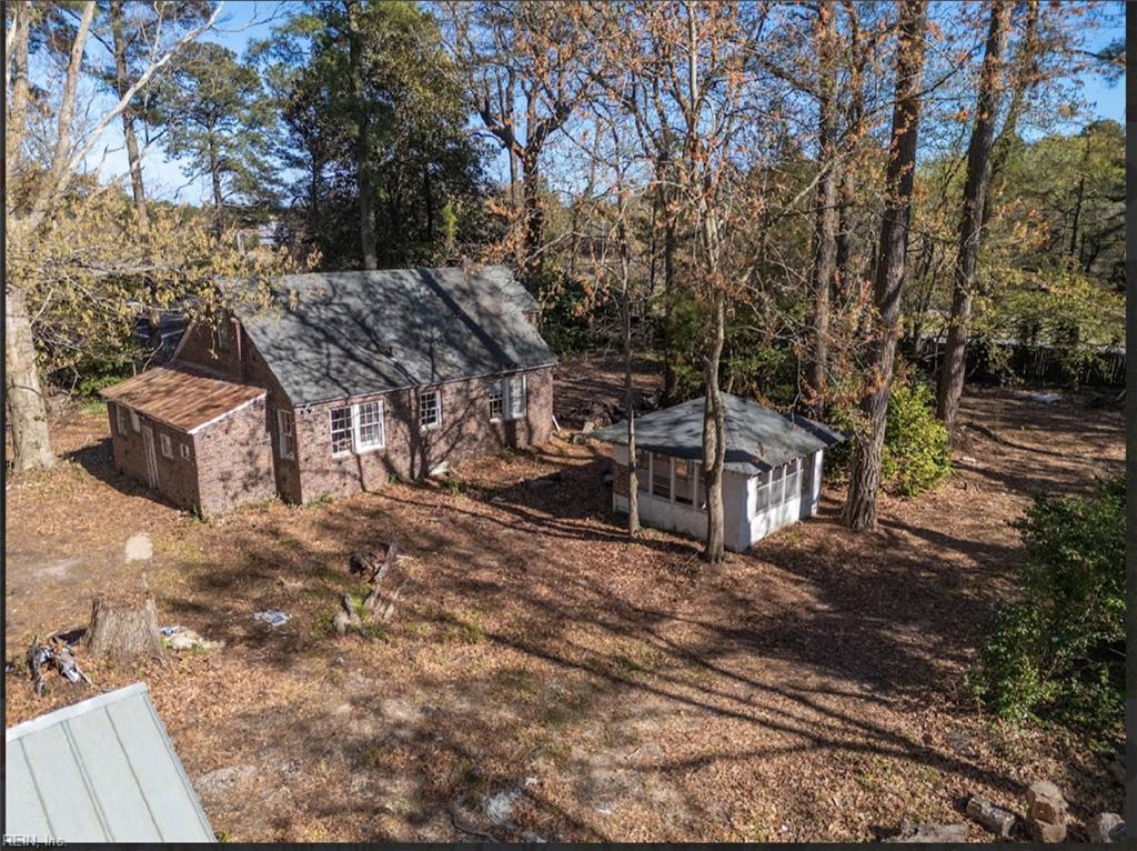 2128 Laskin Rd Property Photo 5