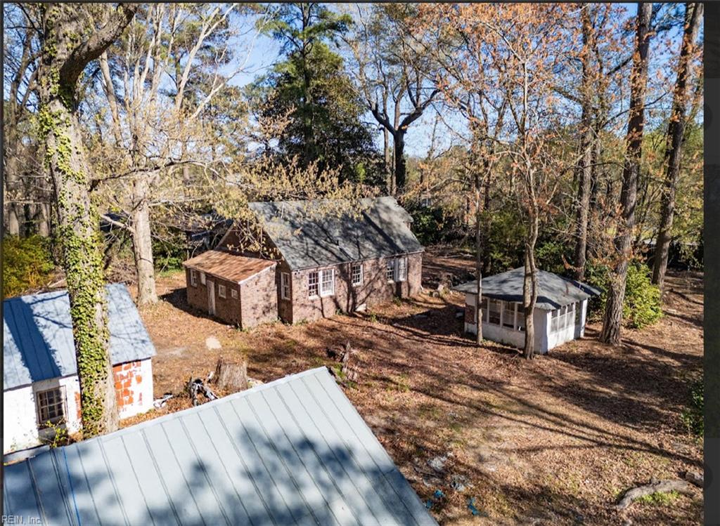 2128 Laskin Rd Property Photo 7