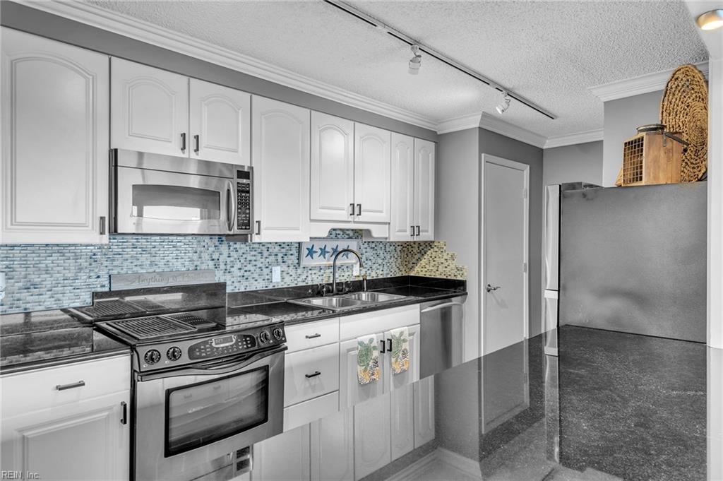 3558 Shore Dr Property Photo 5