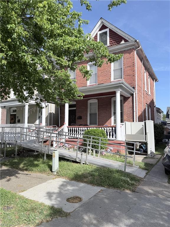 208 W 37th St Property Photo 2