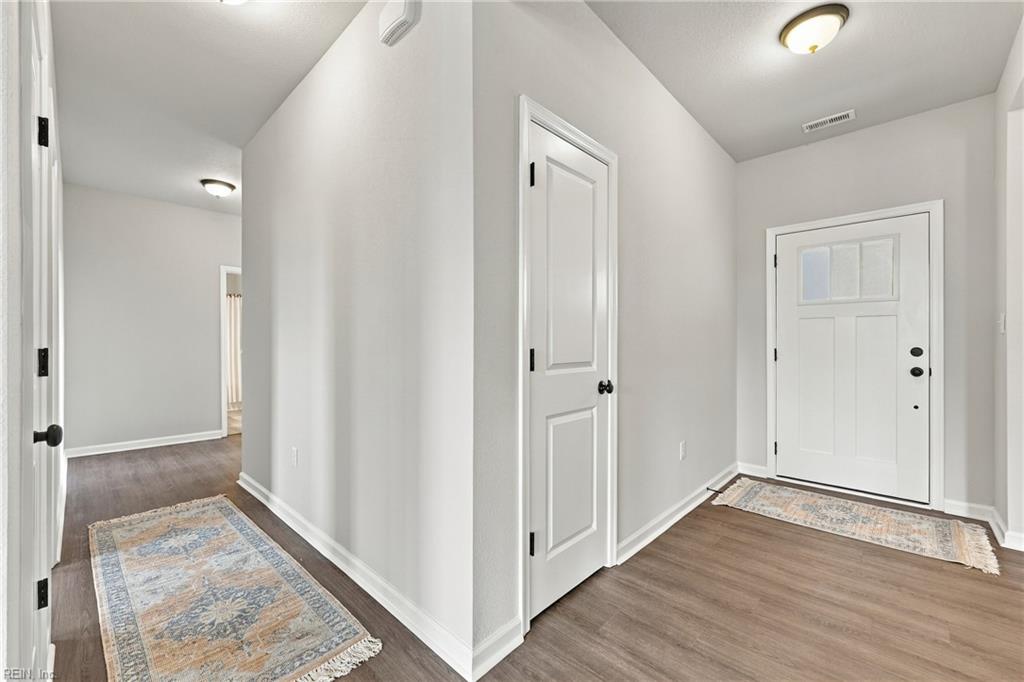 208 Halifax Ct Property Photo 6