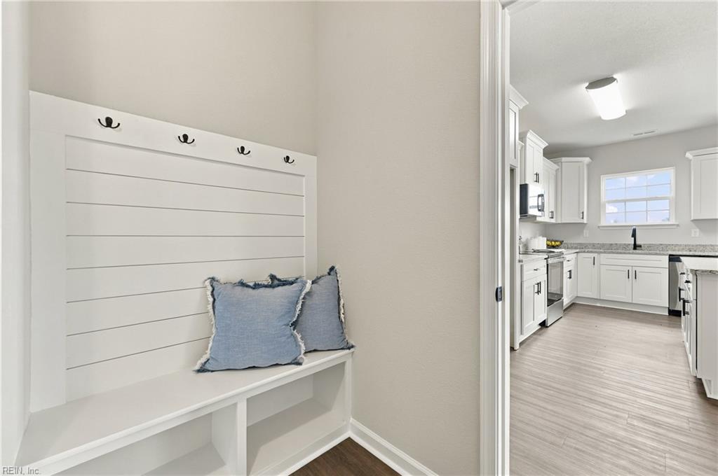 208 Halifax Ct Property Photo 15