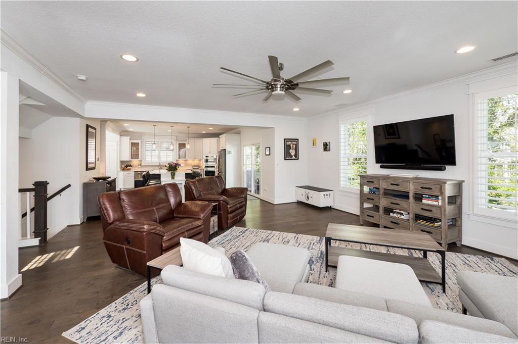 206 66th St Property Photo 12