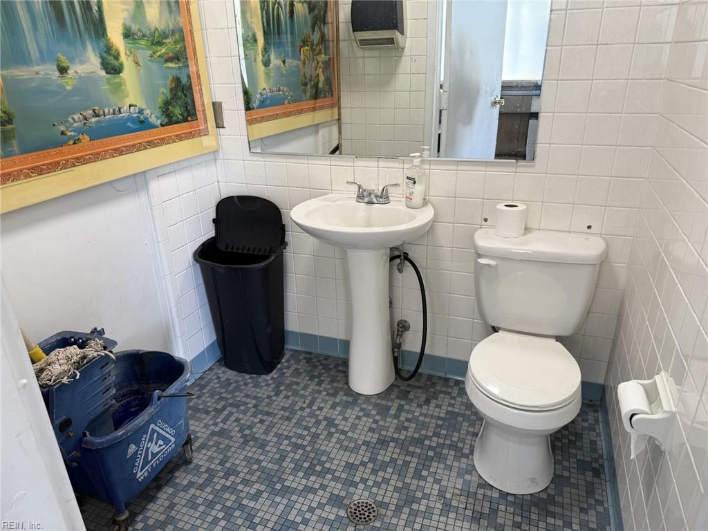 1231 Norview Ave Property Photo 11
