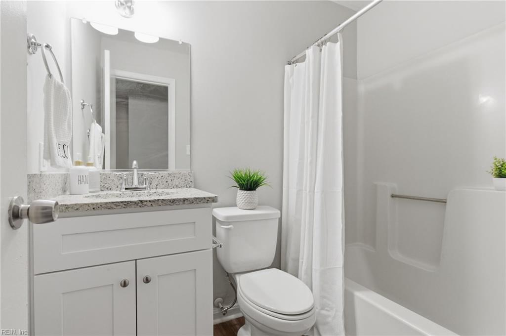 1336 W 39th St Property Photo 9
