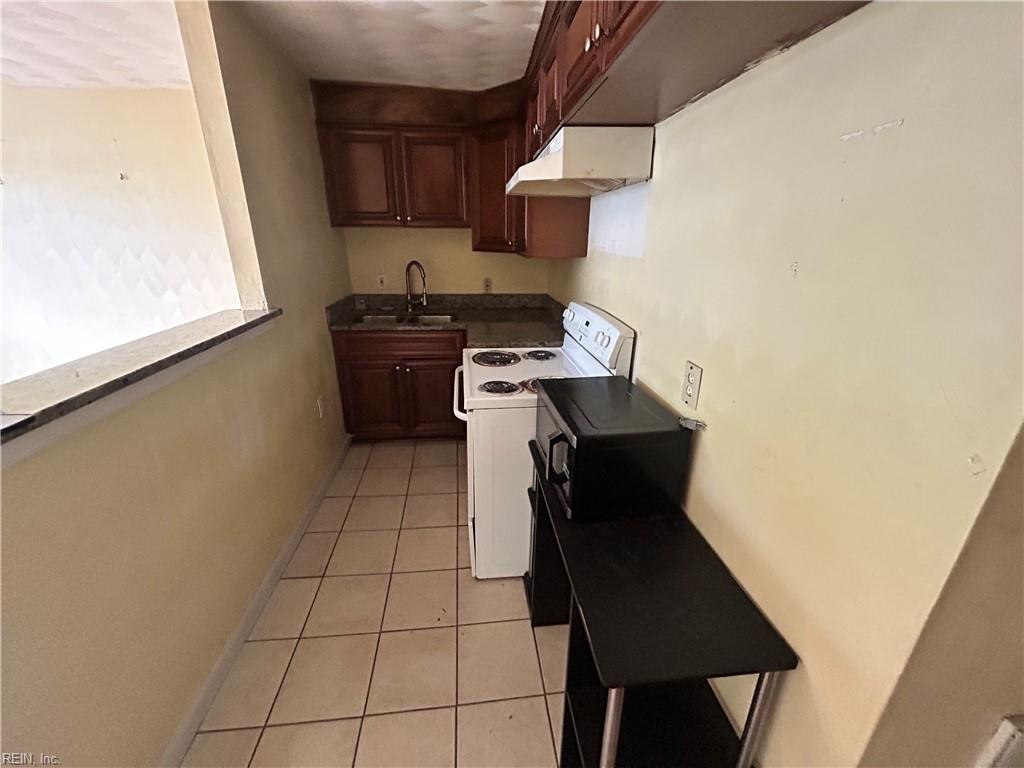730 Roswell Ave Property Photo 4