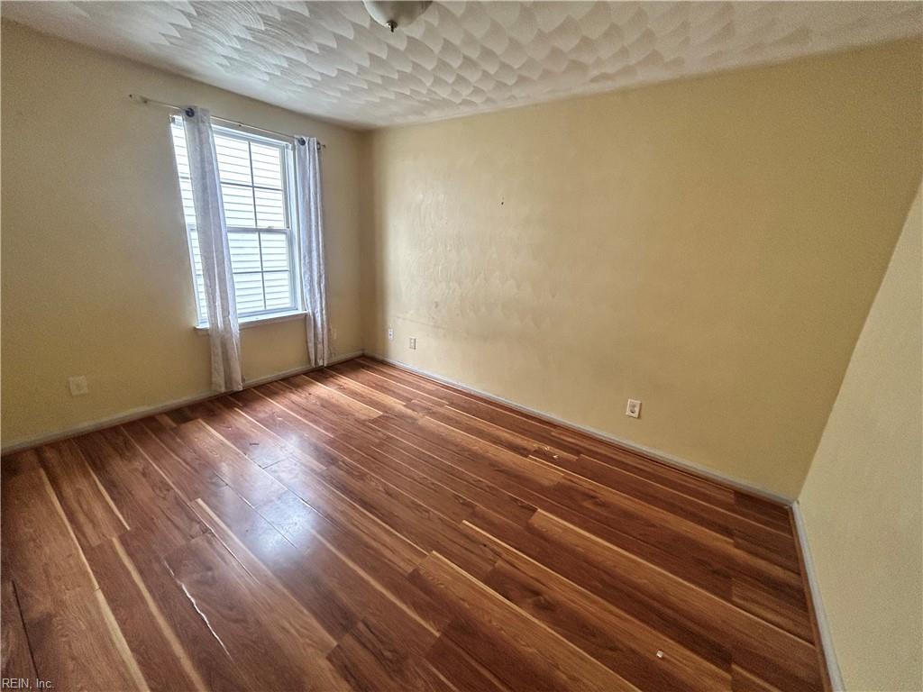 730 Roswell Ave Property Photo 5