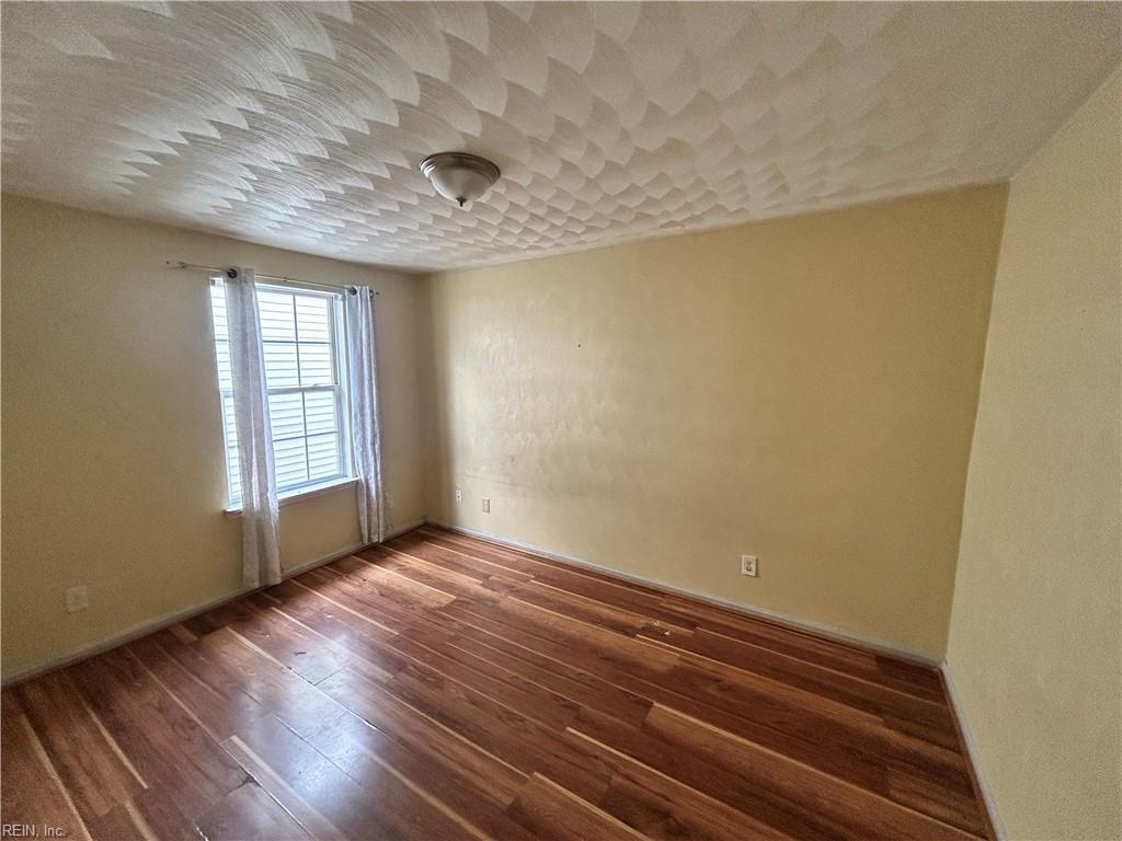 730 Roswell Ave Property Photo 6