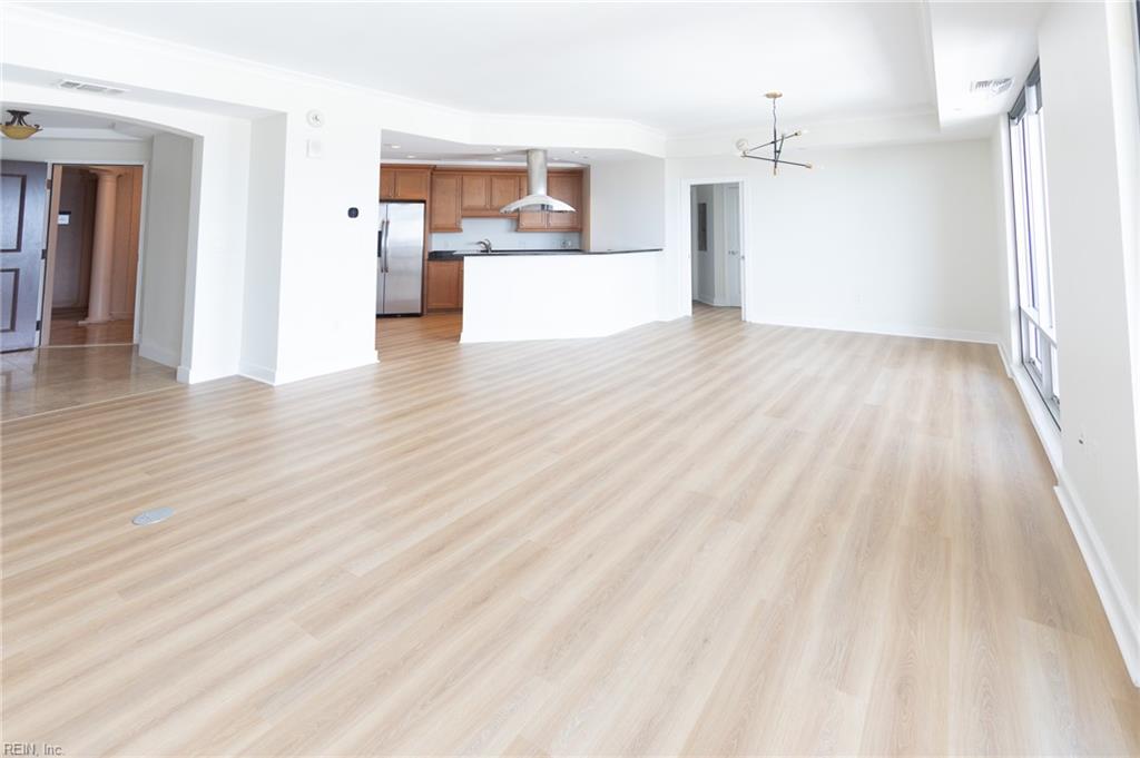 4545 Commerce St Property Photo 13