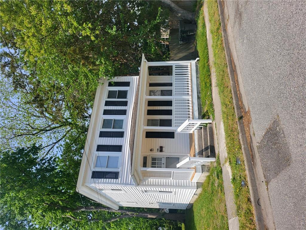 108 E Howard St Property Photo 1
