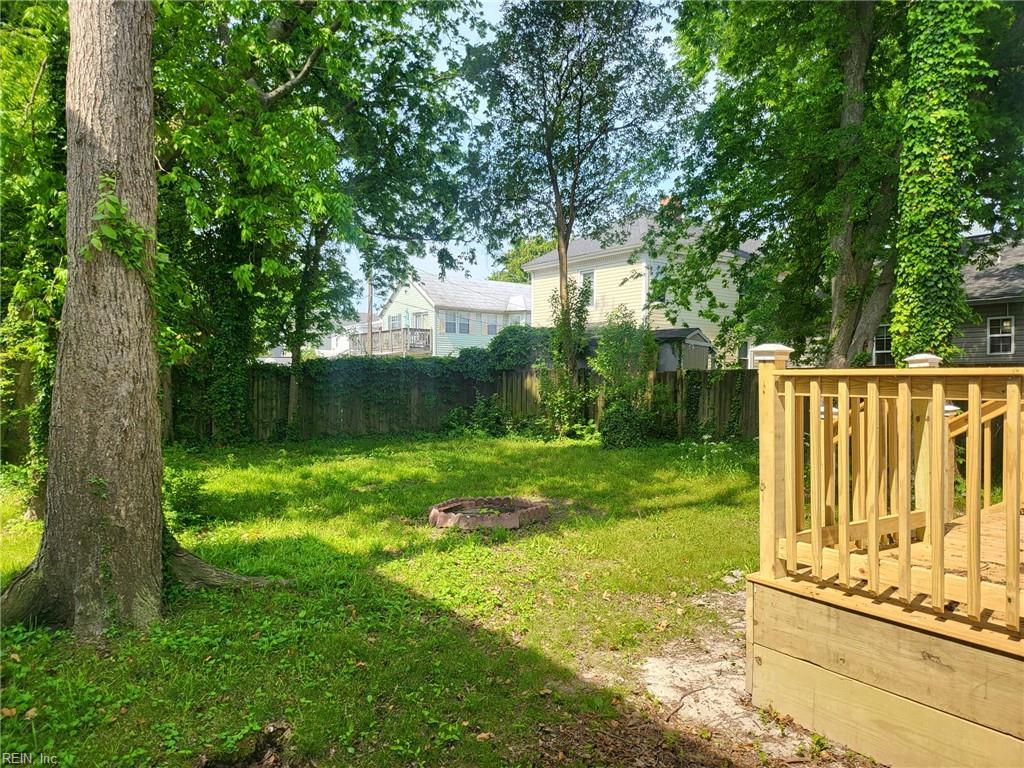 108 E Howard St Property Photo 3