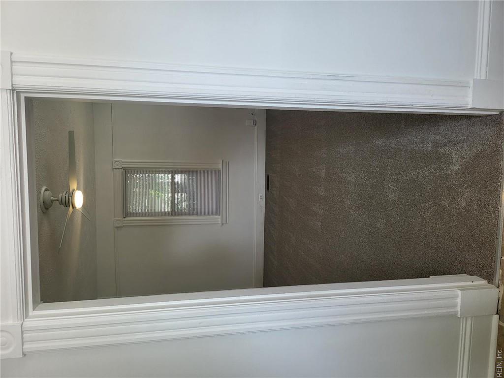 108 E Howard St Property Photo 7