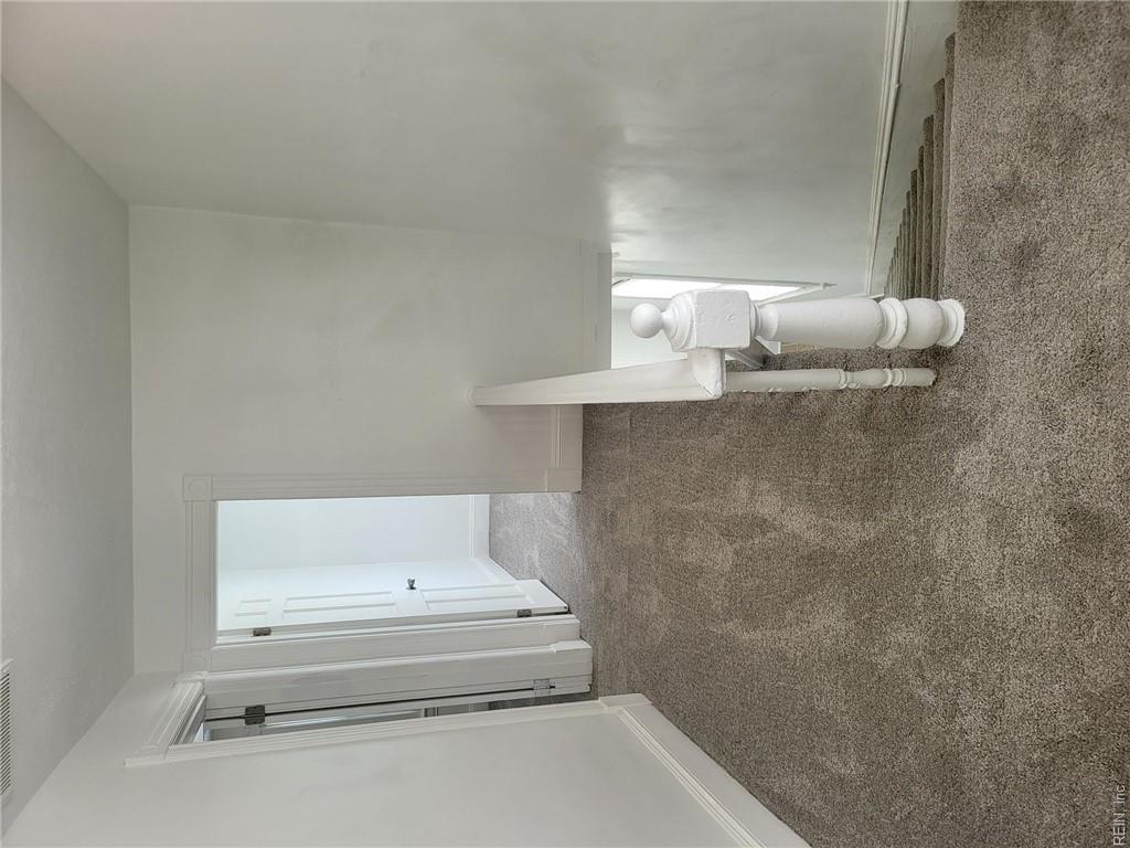 108 E Howard St Property Photo 11