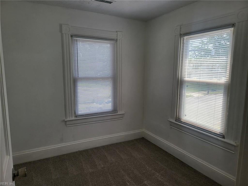108 E Howard St Property Photo 13