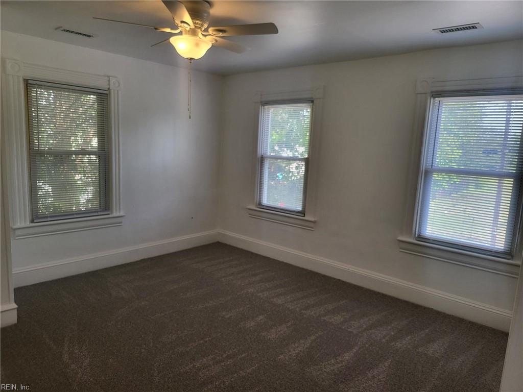 108 E Howard St Property Photo 14