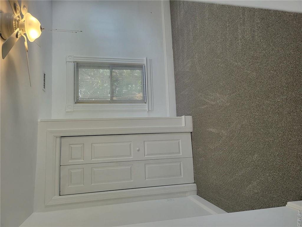108 E Howard St Property Photo 15
