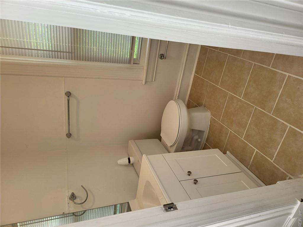 108 E Howard St Property Photo 17