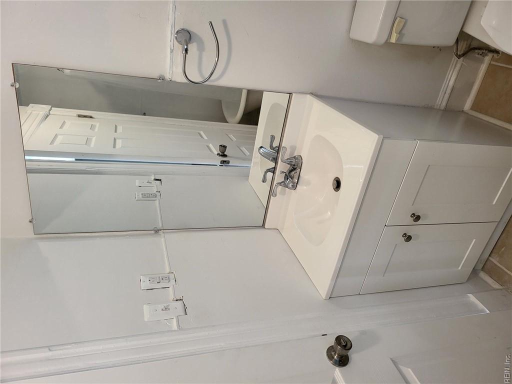 108 E Howard St Property Photo 18