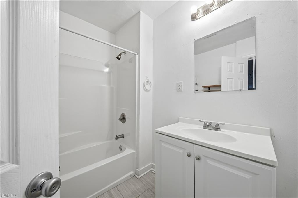 4904 Holly Rd Property Photo 13