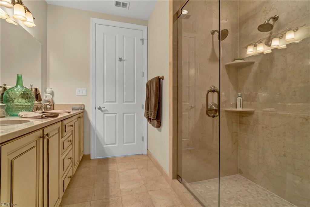 4545 Commerce St Property Photo 32