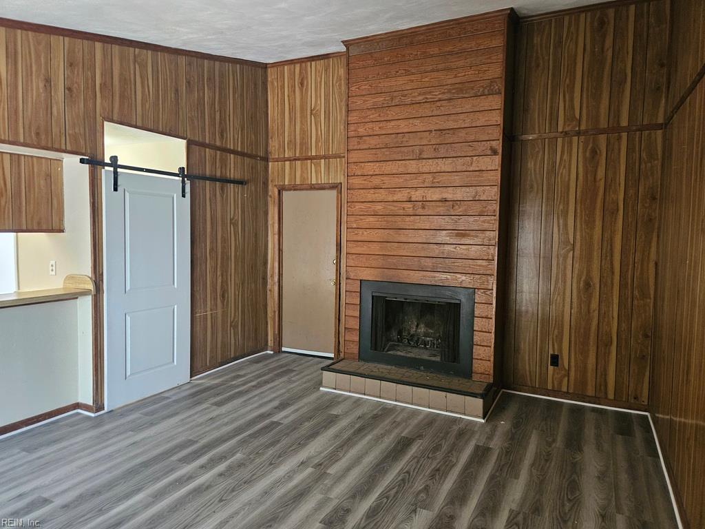 900 Meadowburm Cir Property Photo 4
