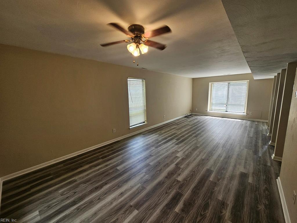 900 Meadowburm Cir Property Photo 9