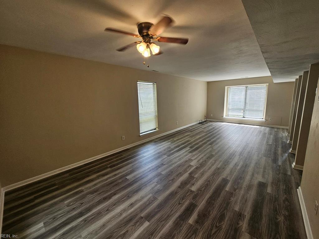 900 Meadowburm Cir Property Photo 10