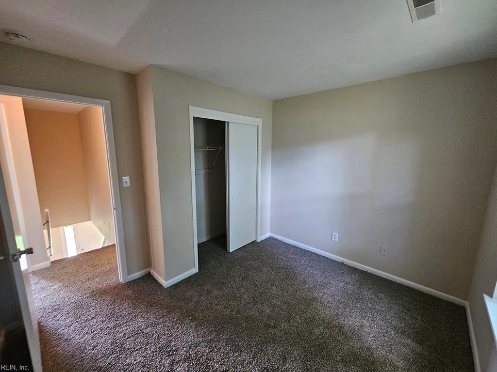 900 Meadowburm Cir Property Photo 16
